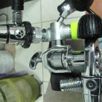 Sl. 20-2. Postavljeni posrednici za zattitu regulatora od r-e iz boce.